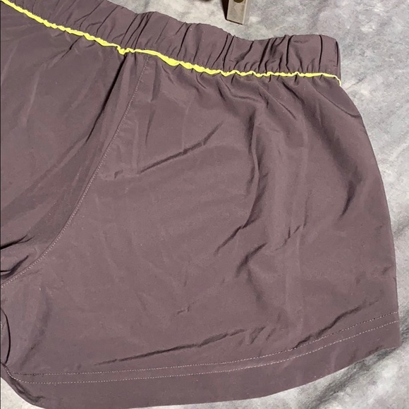 💚 3 for $15 💚 - Under Armour Semi Fitted Heat Gear Shorts size Small - Picture 8 of 16